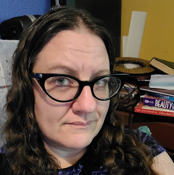 Meet your Posher, Ariel - Picture 1 of 2